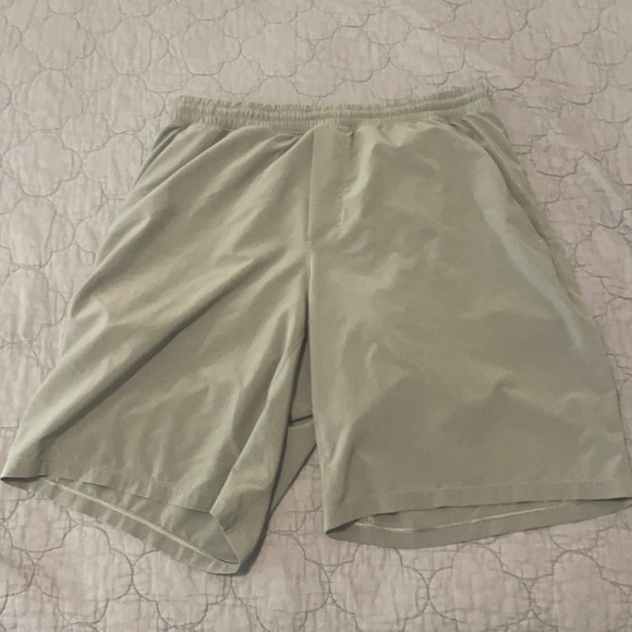 lululemon athletica Other - Lululemon Men’s Pace Breaker shorts 9”